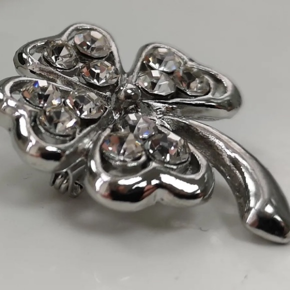 Silver 4 Leaf Clover Badge Brooch Accented with Signity Stones/Irish Gems Charm - Picture 3 of 6